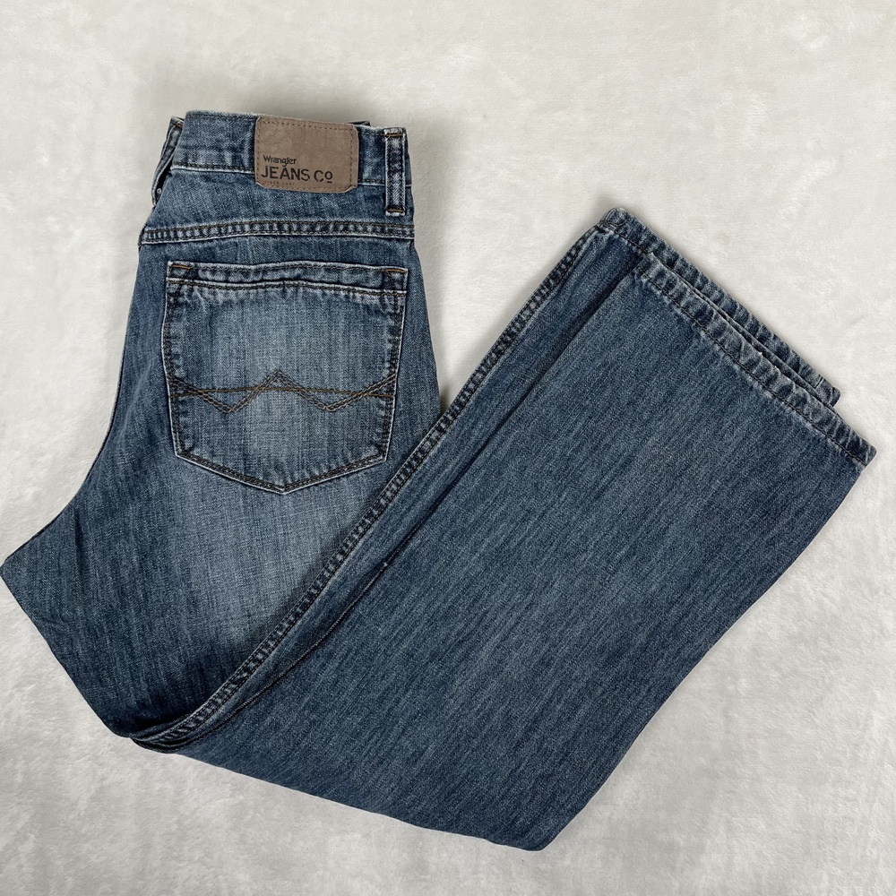 Wrangler Jeans Mens 32x30 Blue Relaxed Straight Denim Med Wash Casual Pants